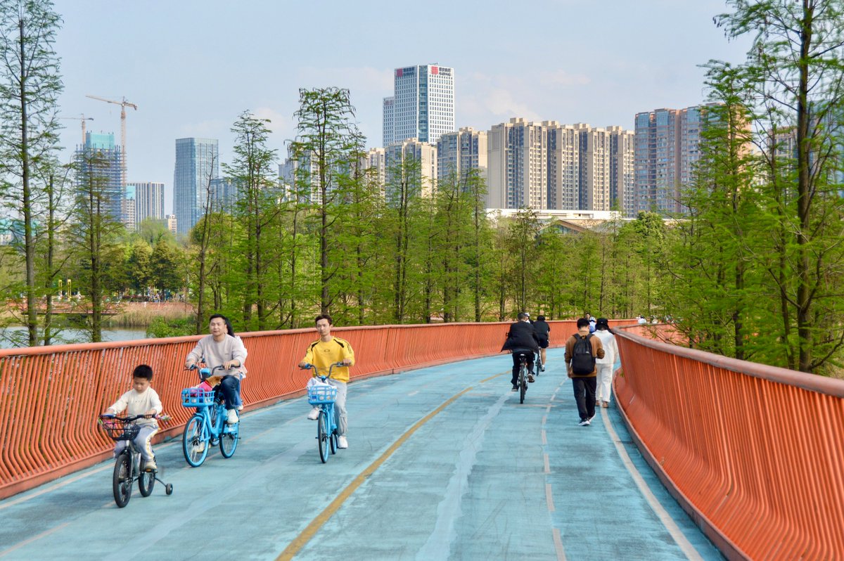 Melissa & Chris Bruntlett tweet media