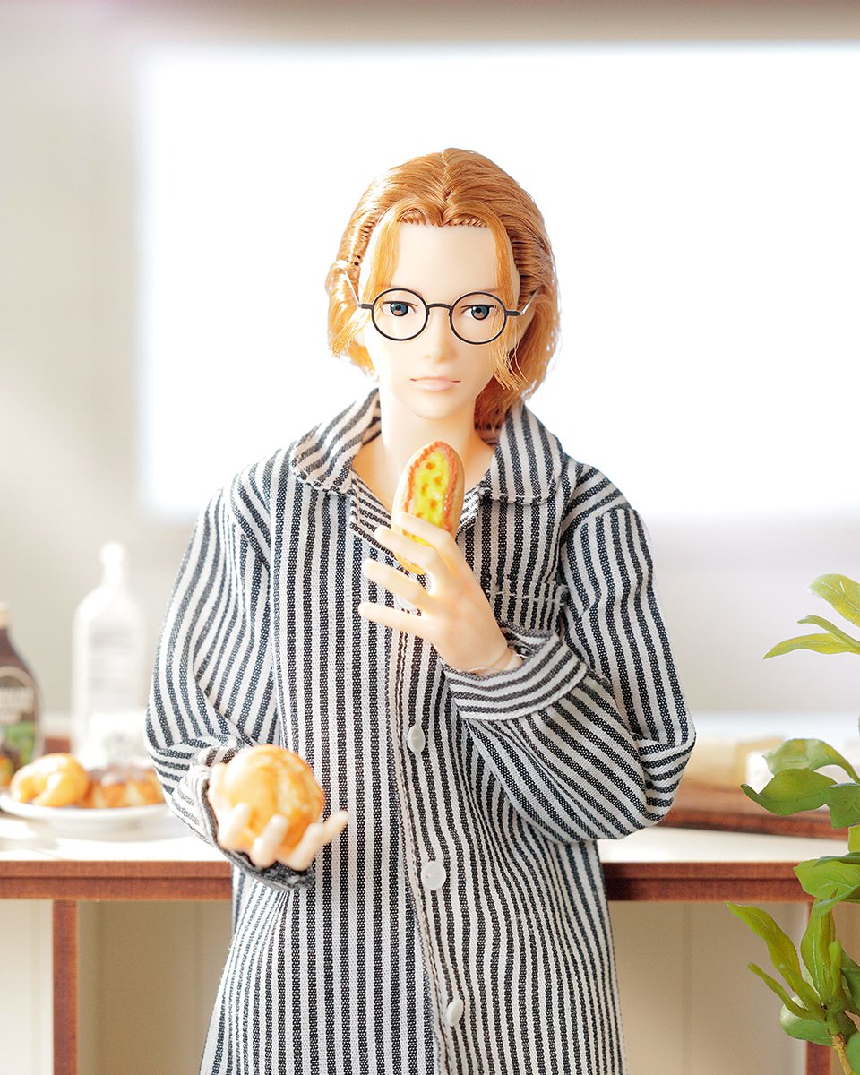 pwdoll's tweet image. April 12 is #BreadDay in Japan 🍞˖*
A slightly sleepy morning, still in pajamas, heading to the kitchen.
As the sweet bread warms and its aroma fills the air, I slowly wake up.

#BreadLovers #petworksboys #六分の一男子図鑑 #petworks