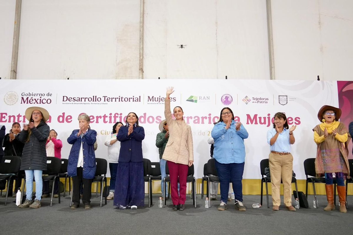 ¡Cerramos el último fin de semana de marzo en el sur de la bella Ciudad de México con la presidenta <a href="/Claudiashein/">Claudia Sheinbaum Pardo</a> y la Jefa de Gobierno <a href="/ClaraBrugadaM/">Clara Brugada Molina</a>! 

Como lo anunciamos, realizamos actividades todo el mes a favor de las mujeres. Hoy reconocimos a las que sostienen el campo,