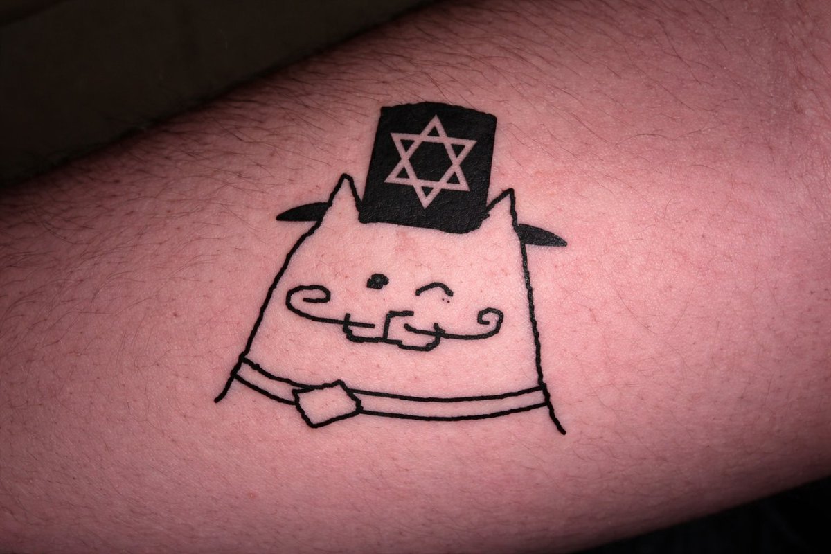 TOBY FOX COLGADO DE LOS HUEVOS EN LA 9 DE JULIO tweet media