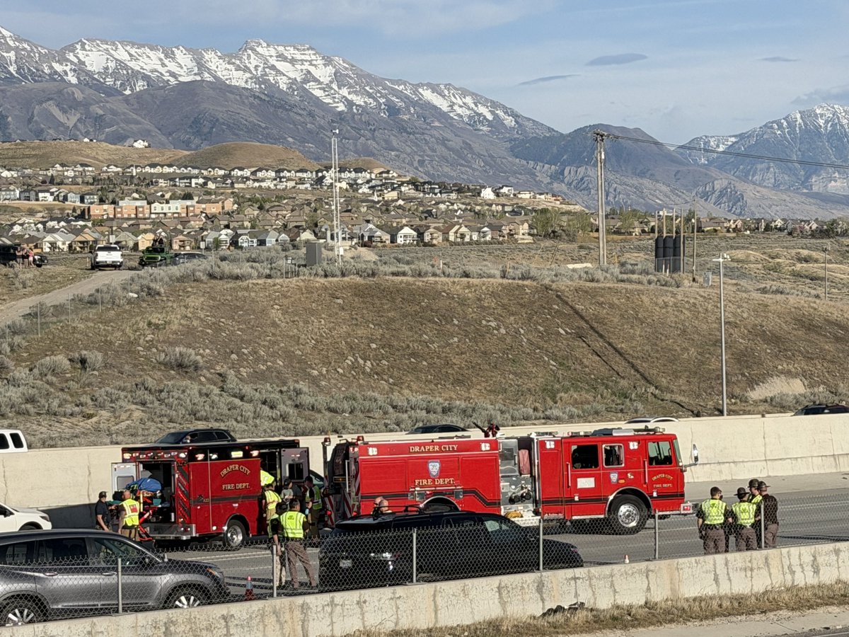 SLCScanner's tweet image. 🚨 I-15 #CLOSED – Motorcycle Crash at Point of the Mountain
(17000 S, I-15 SB, Draper)

Around 5:40 PM, Utah Highway Patrol responded to a motorcycle crash. The rider was critically injured and was flown by AirLife Helicopter to a Trauma One hospital. Unknown if other vehicles