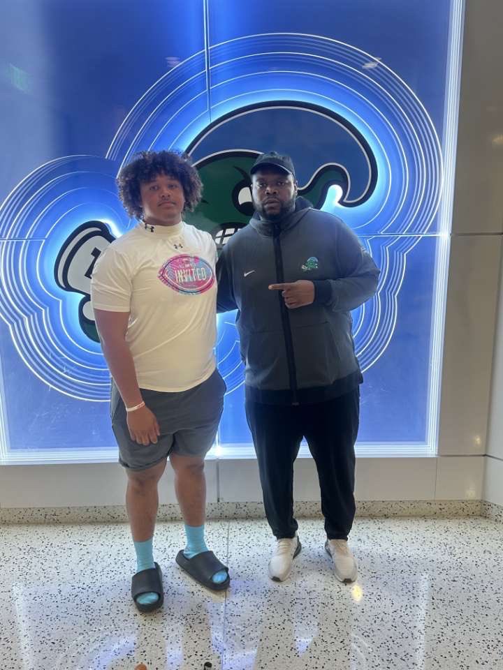 Thill78_'s tweet photo. I had a great time @GreenWaveFB! 

@CoachDomino_1 @KananRay @CoachCKennedy @Knick31Kaisaun @LuverneFootball @Bama_2A @HallTechSports1 @ChadSimmons_ @TomLoy247 @samspiegs @CharlesPower https://t.co/GU96ALefhL