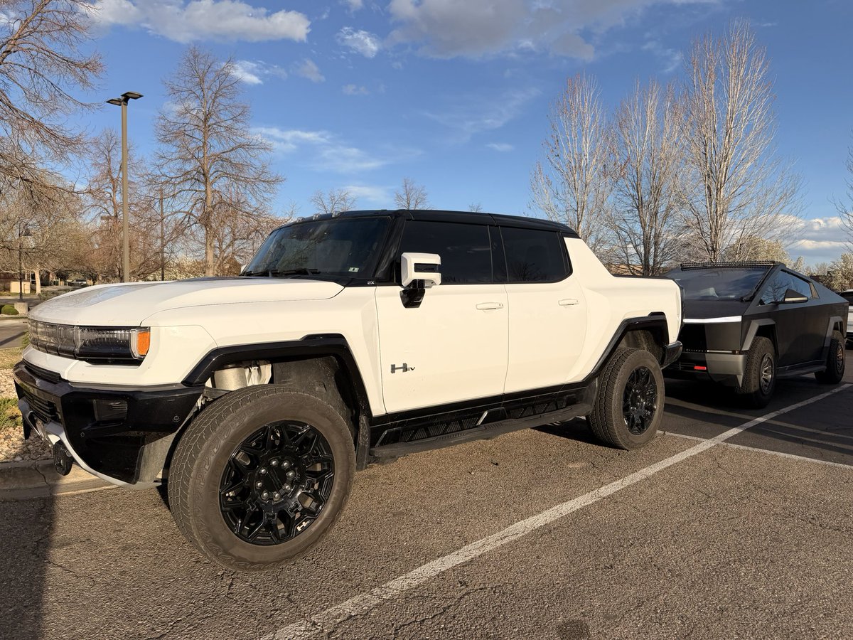 Dan from Spotted Model: Cars & Tech tweet media