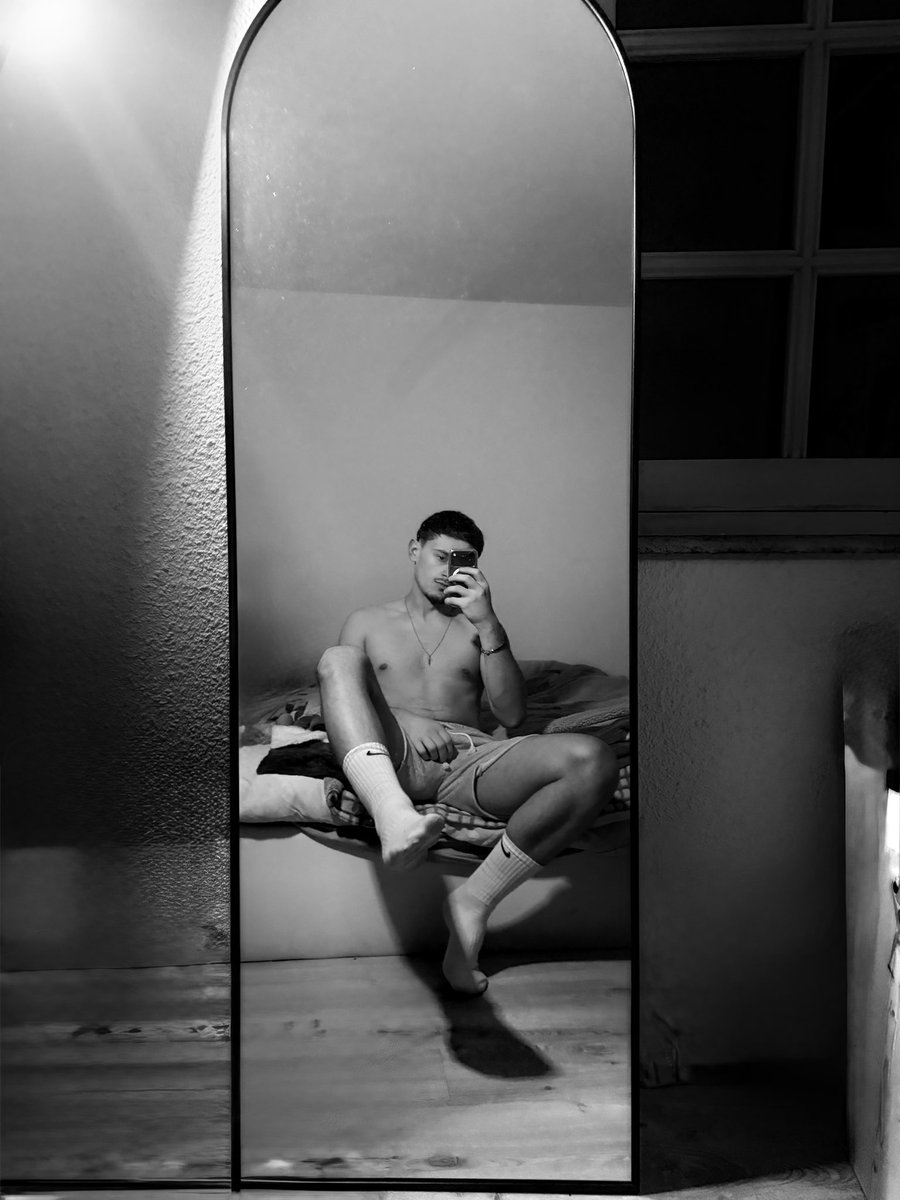 Alexirney's tweet photo. I need a massage after my workout — any volunteers? 😏 #LGBTQIAEndOfMarch https://t.co/6plOb4JgWY
