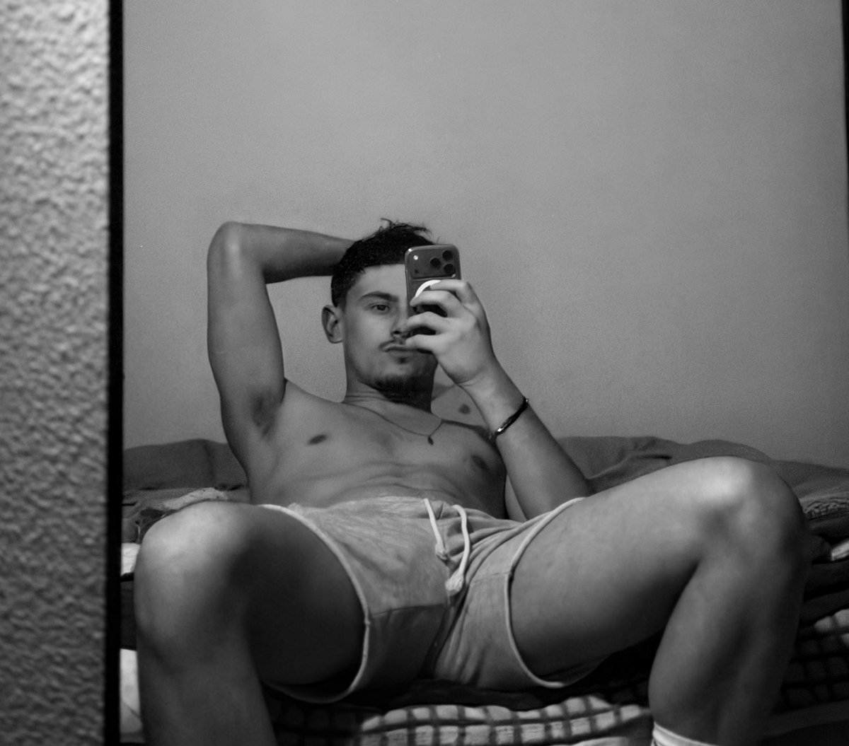 Alexirney's tweet photo. I need a massage after my workout — any volunteers? 😏 #LGBTQIAEndOfMarch https://t.co/6plOb4JgWY