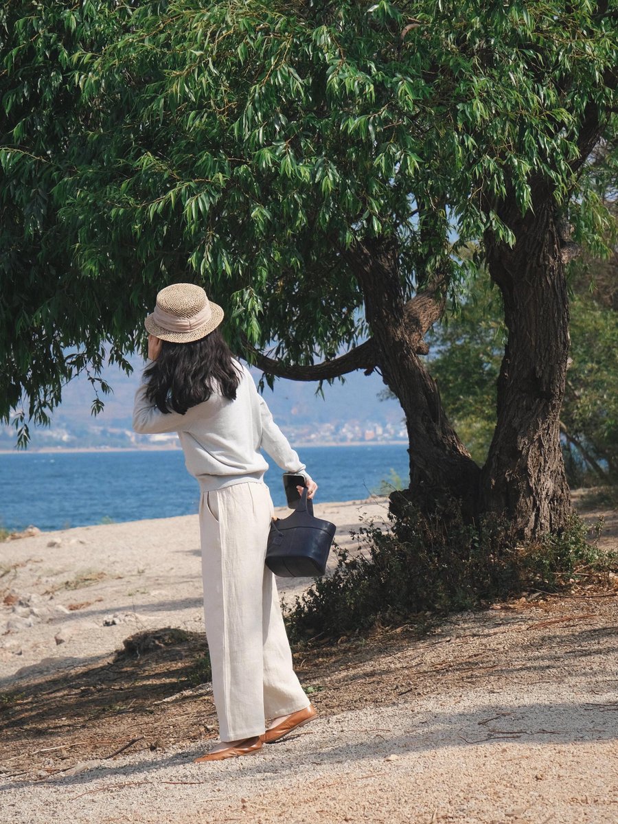 0erTtLsjweFtZGB's tweet image. When the wind whispers your name... 風が名前を呼ぶよ 🍃

Hat on, heart open. 帽子かぶって、心は自由に。🌅

#seaside #japansea