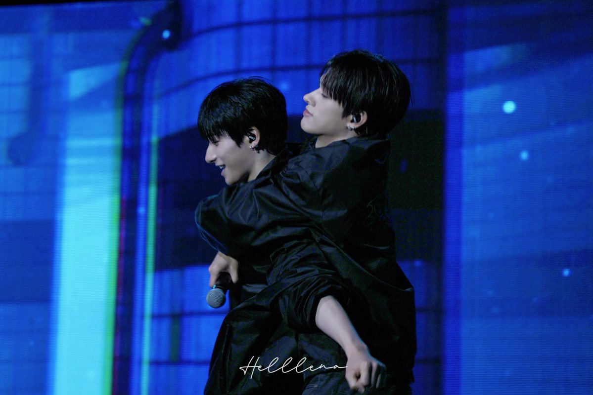 HelllenA_ tweet media