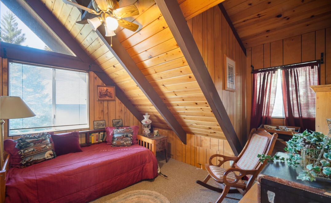 RightHereRealty's tweet photo. 🎉Congratulations to our team member Arely Kuehl for selling this house in Pine Mountain Club! 🎉🛖🌲 #pinemountainclub #frazierpark #kerncountyrealestate #pinemountainclubrealtor https://t.co/B7Zcd2br51
