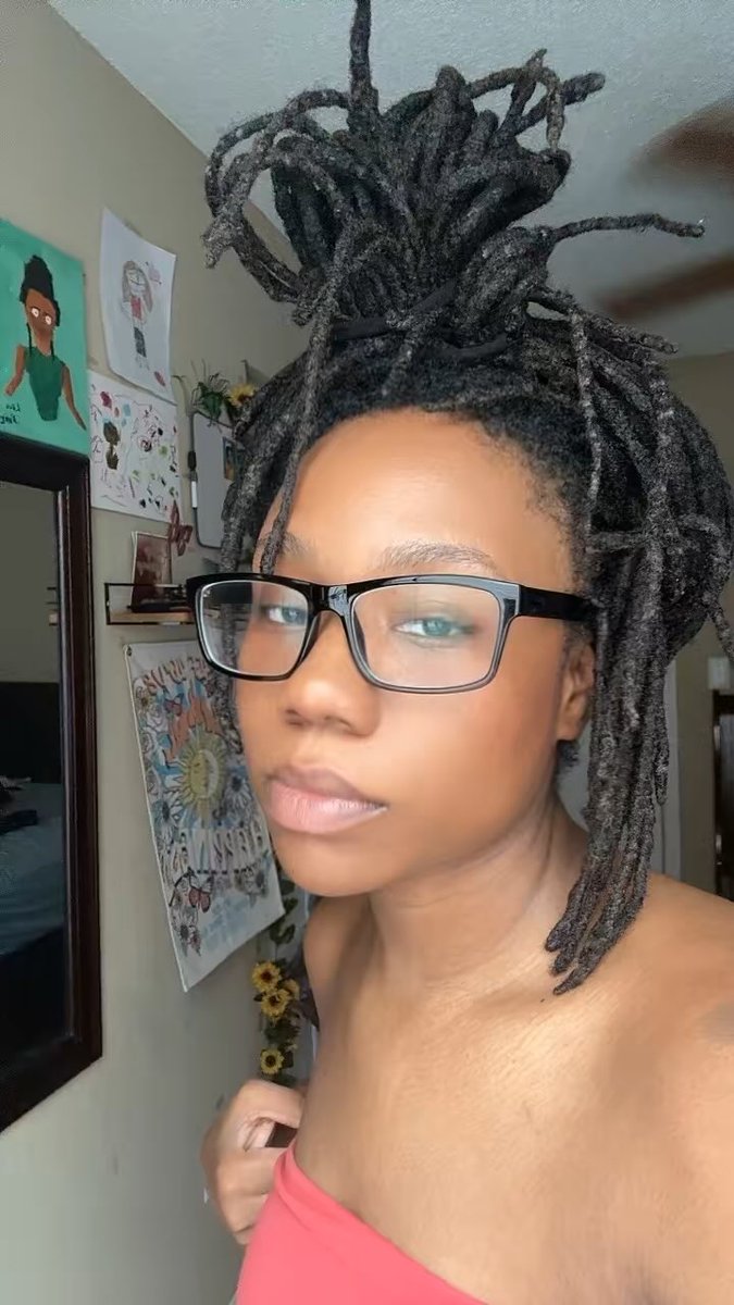 Arttbykii's tweet image. Posting art I drew inspired by me because it’s my BIRTHDAY!!! 💐💐💐💐 
#ariesseason #digitalart #BlackArt