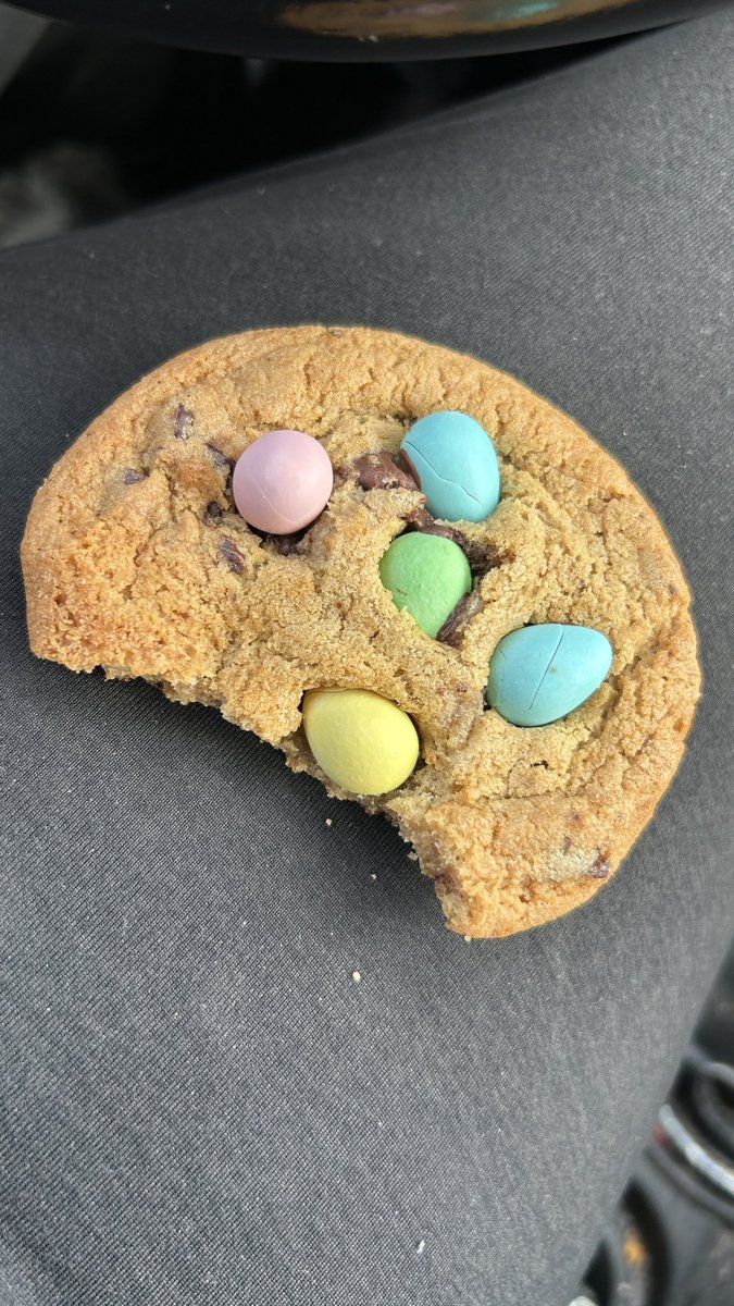 starkinly's tweet photo. My very sad mini egg cookie from @TimHortons super nice when you pay for a whole cookie and get 3/4 https://t.co/TqwZdDdlO9
