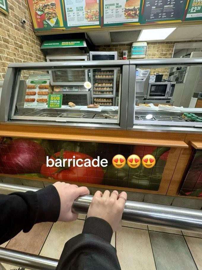 2facedl0verz's tweet photo. if subway has no fans im dead https://t.co/7PAfe0VUvr