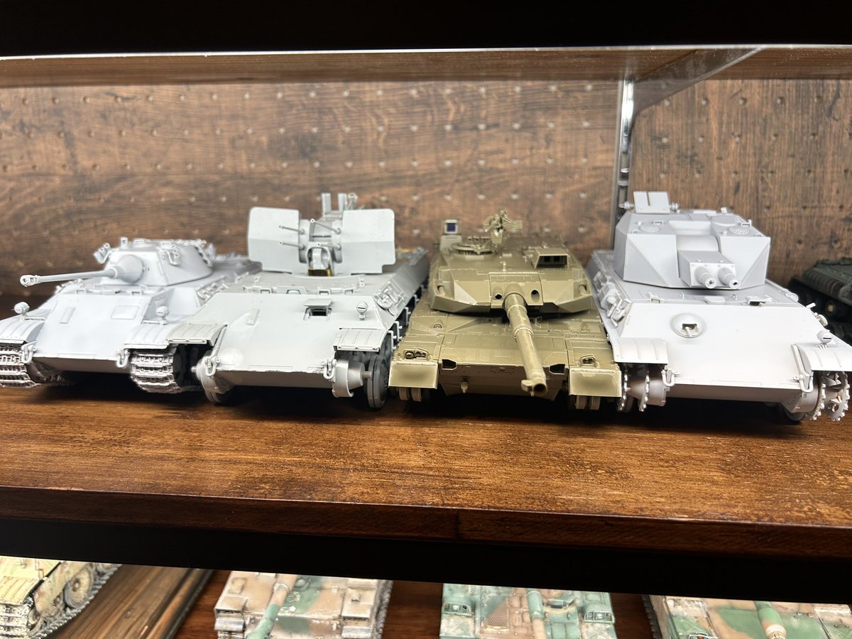 次はどれを塗ろうか思案中