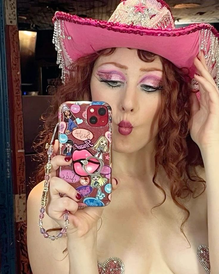 hot to go tweet media