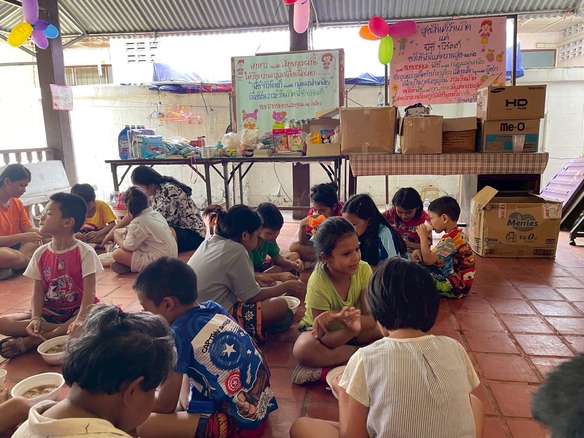 เฟ้ด tweet media