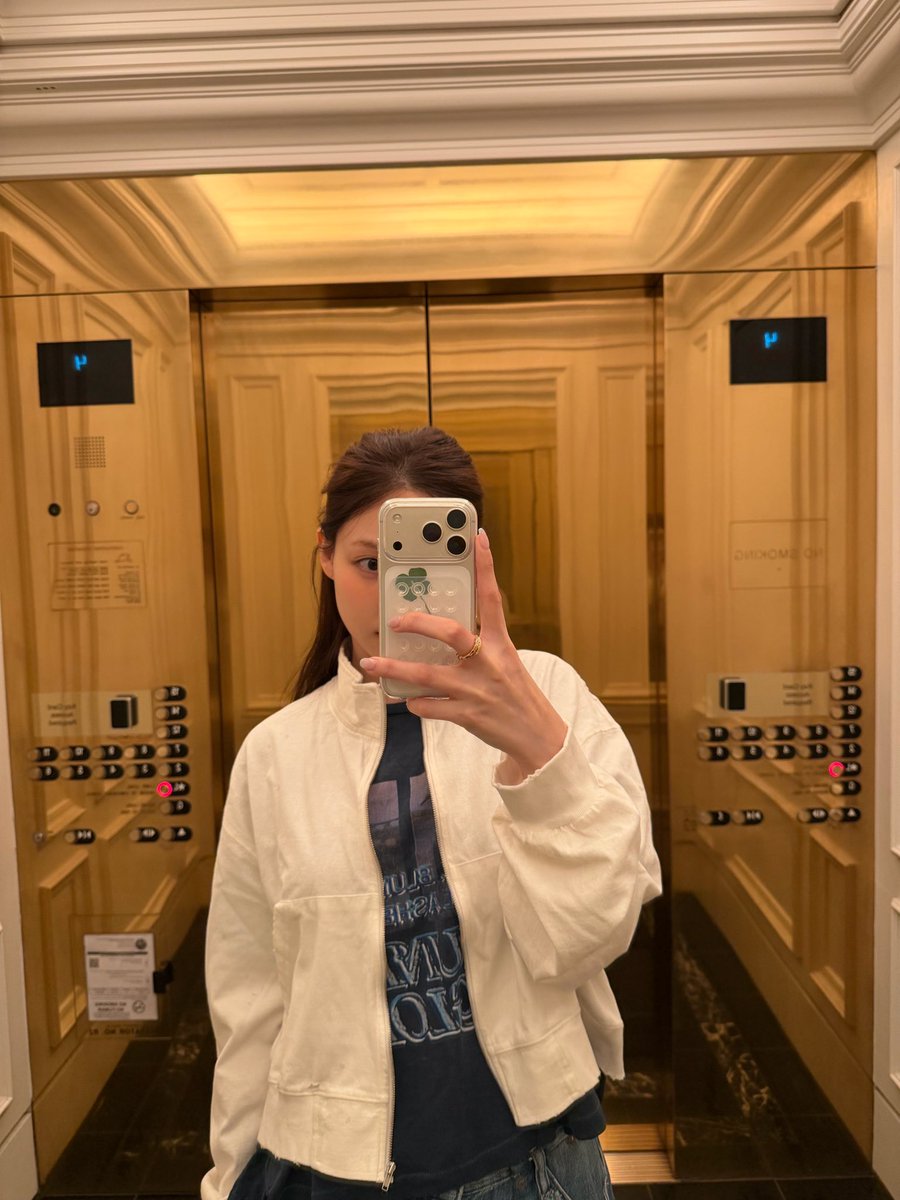 나연🫧 tweet media