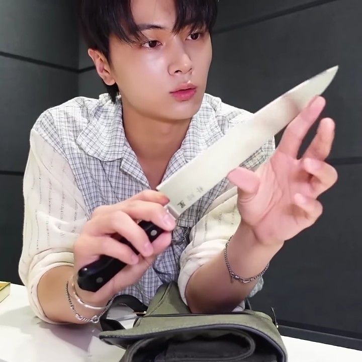 𝓢un ♡ 𝙀𝙉𝙃𝙔𝙋𝙀𝙉 𝙄𝙎 𝙎𝙀𝙑𝙀𝙉 tweet media