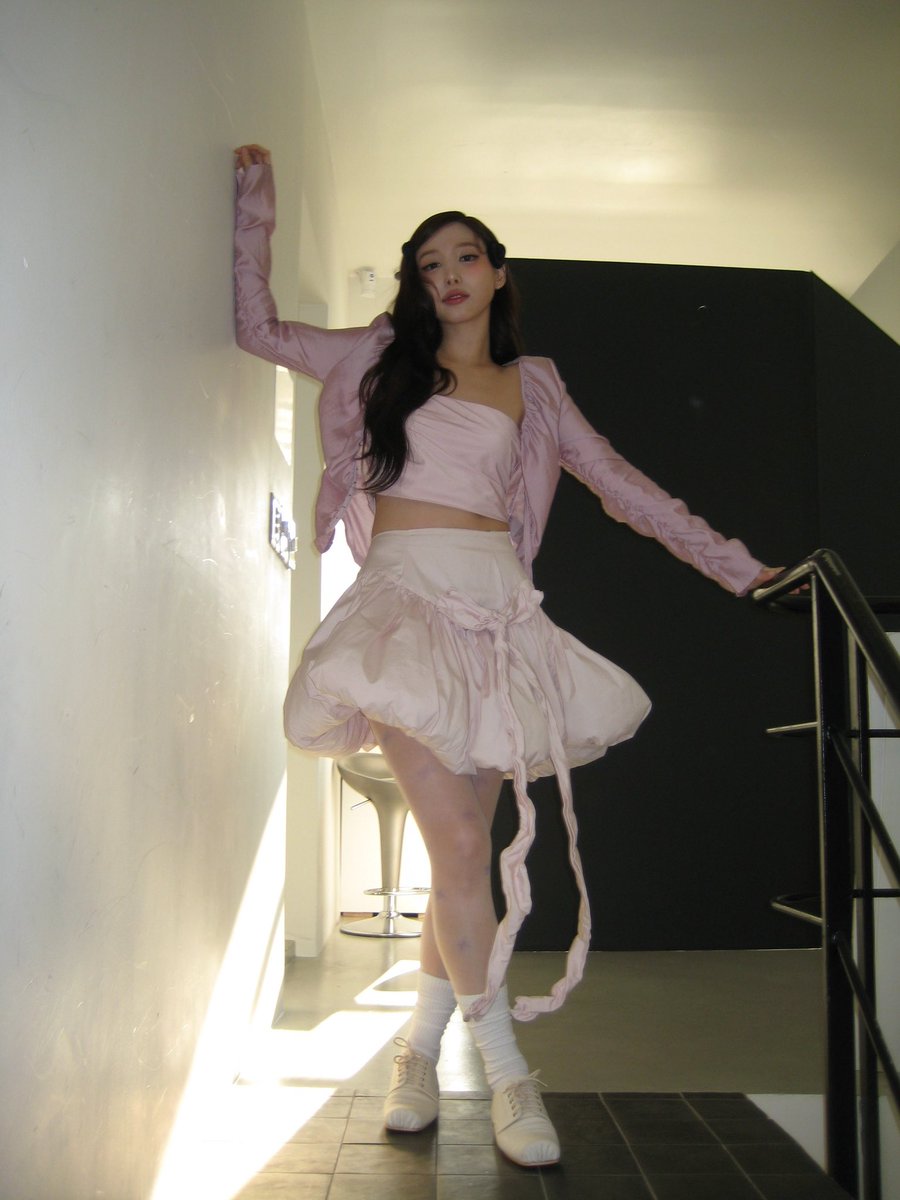 나연🫧 tweet media