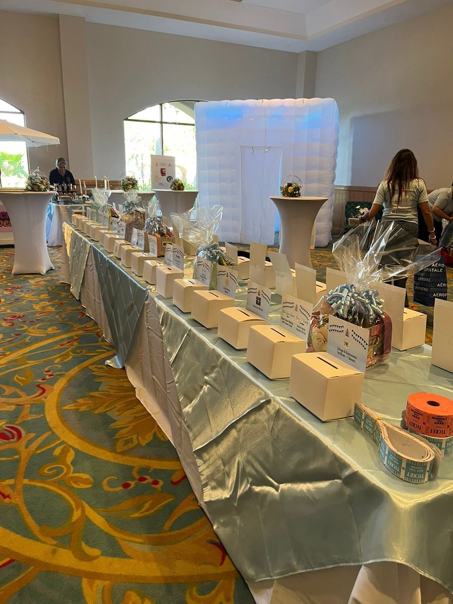 LetipCISLF16285's tweet photo. Thank you to the Brownsville Junior League and all collaboraters who selflessly created  a magical atmosphere for our CIS @cis_cameron seniors @losfresnoshigh the 2026 Cinderella's Closet at the Brownsville Event Center.  

#Allinforkids 
#Beingpresentmatters 
#Senior2026 https://t.co/j9j3WpDLcO