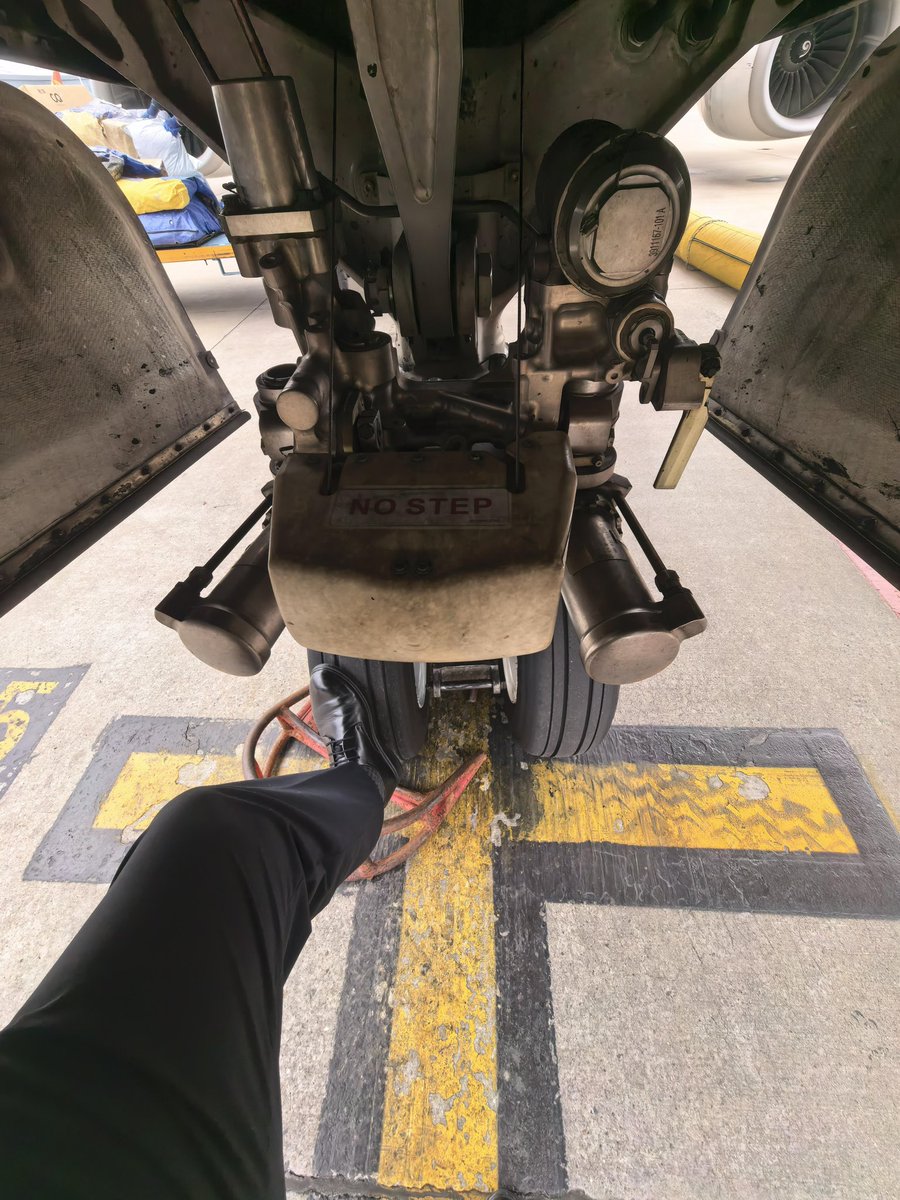 Tom Hiddleston tweet media