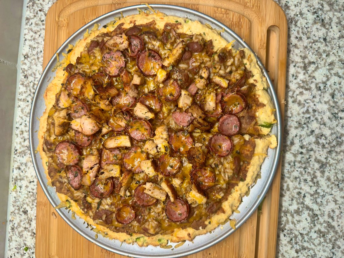 SwAgeR_WaGoN's tweet image. I made Red Beans and Rice Pizza w a jalapeño cornbread crust 🤤 #pizza