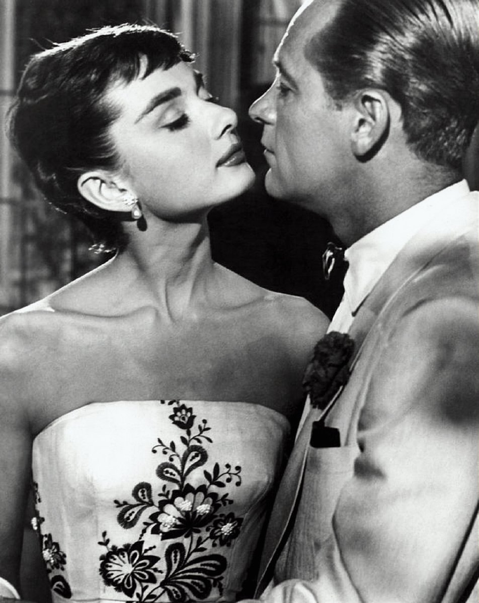 XmxHowes's tweet photo. Check out my Movie Star Collection https://t.co/D2TFEHrtwW

#AudreyHepburn #WilliamHolden #MovieStars #wallartforsale #wallart #gifts #Sabrina #blackandwhite #ClassicFilms #Movies #OldMovies #homedecor #Actess #Actor #WhiteDress #IntimateScene https://t.co/icsdOE44Iu