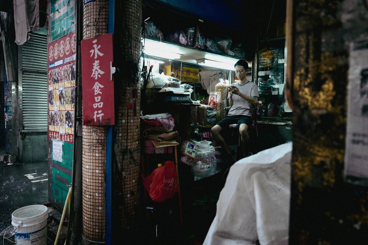 出張で台湾に行ってまいります。
香港には40回以上行ってますが、台湾は一度トランジットで台北に半日いたくらいで、まともに降りるのは初めて。
しかもそれからもう9年経ってることにびっくりです…

写真は9年前のものです。ひたすら大雨でした。