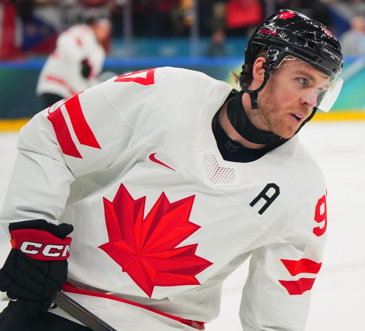 sarah 🏒🪩 tweet media