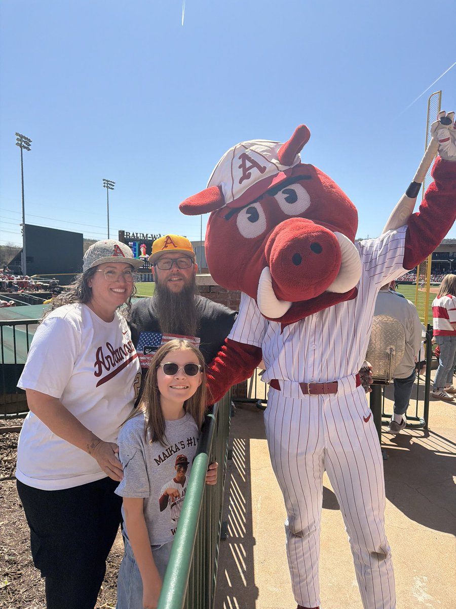 Ribby 🐗⚾️ tweet media