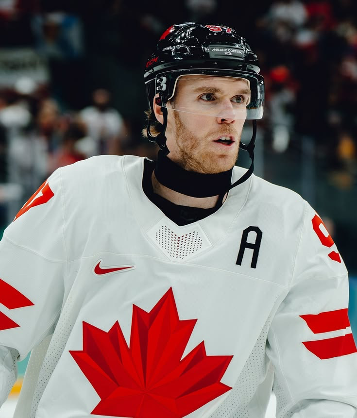 sarah 🏒🪩 tweet media