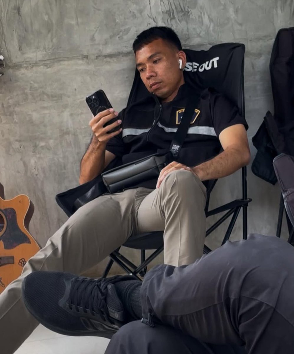 haluhala tweet media