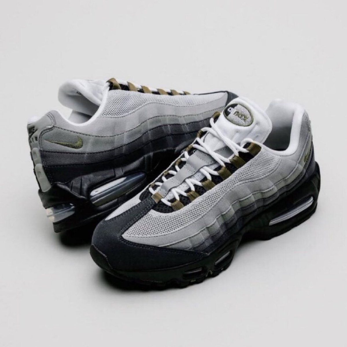 JustFreshKicks tweet media