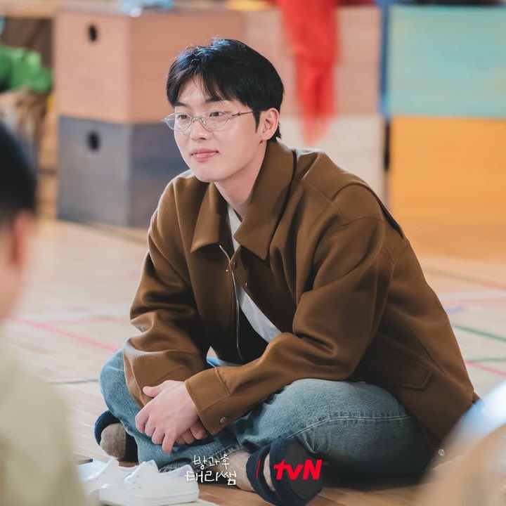 lis𓇼‧₊˚ tweet media