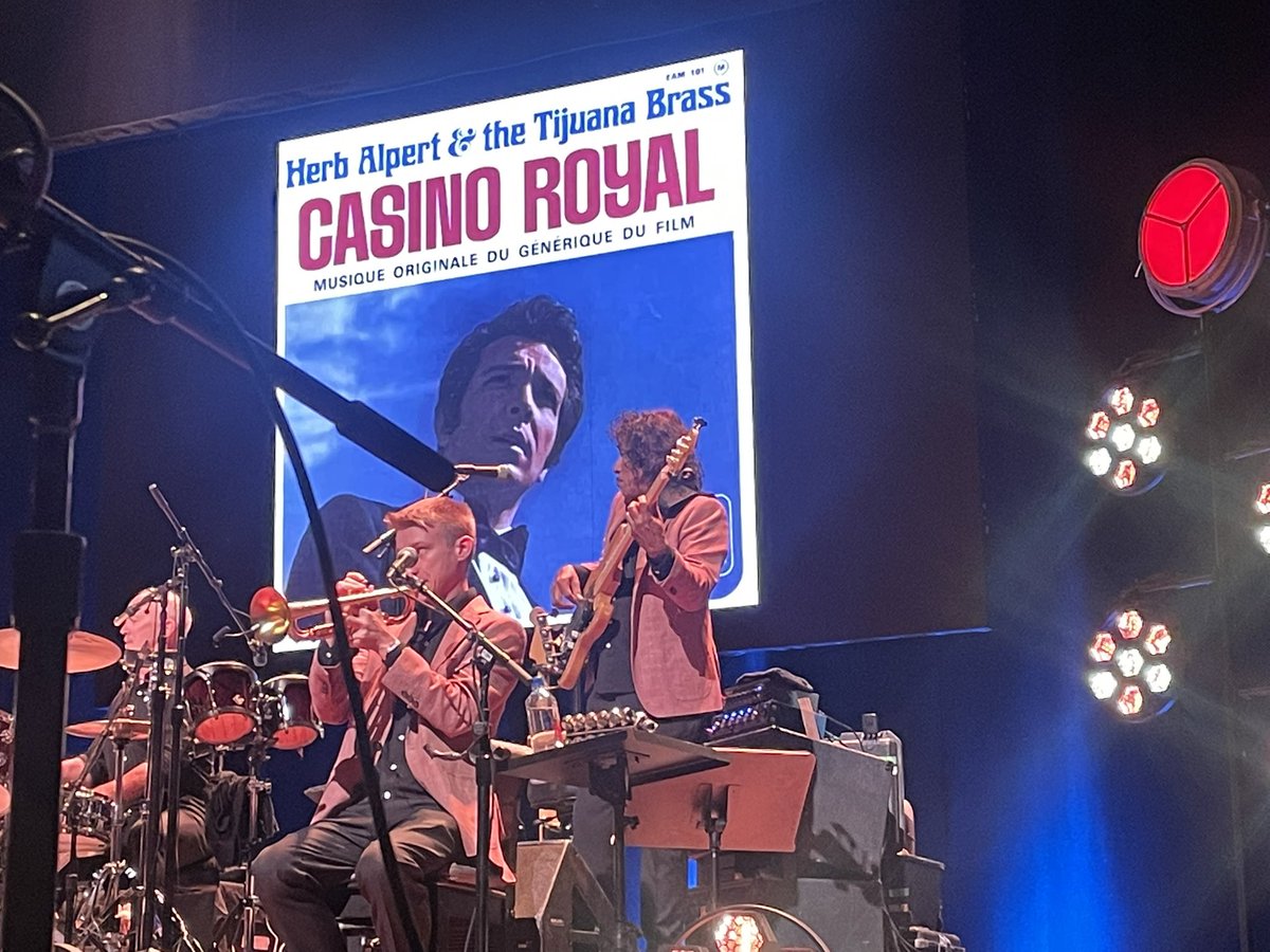 Lora Lyons 👑 tweet media