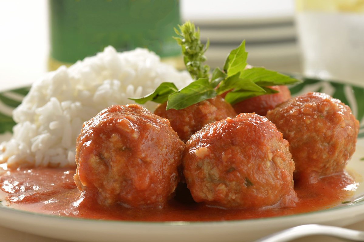 Alia Arsel Aydınlar Al Saud tweet media