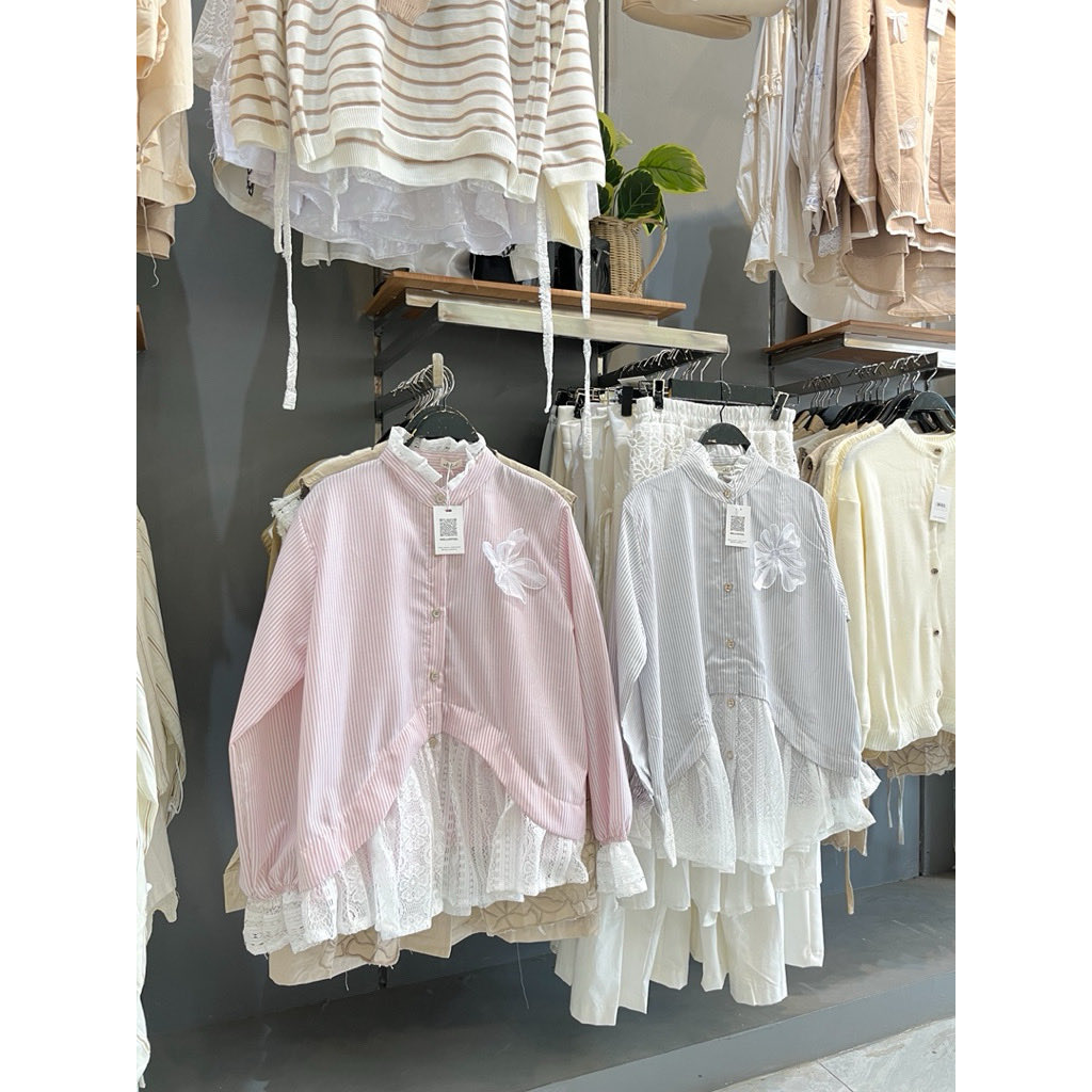 bynyselle's tweet photo. Ciwi ciwi siapaa yang lagi cari baju gemes?? 

Gemes banget kan, ini dipake ngantor oke, dipake mainpun oke banget lucukk. bahannya enak dipake, tinggal dipaduin sama rok/celana bw atau ivory pasti cakeeeppp✨ 

https://t.co/J1io3MZvwj https://t.co/NxqoFYgwVW
