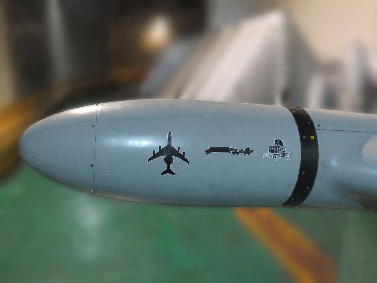 peymanQuantom's tweet image. Kill Mark on #Shahed136 😎😎😎

1-#AWACS Boeing E-3 Sentry
2-#THAAD radar system
3-#Fp132 Radar with a range of 5,000 km