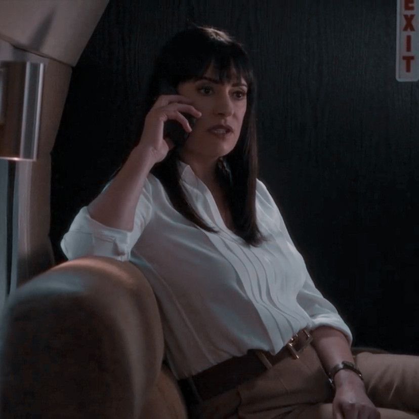 jaureauj's tweet photo. Category is: gen x brunette characters who know their way around a gun and would’ve been a lesbian if the show writers were such goddamn cowards!! https://t.co/2JcIwTzi6o