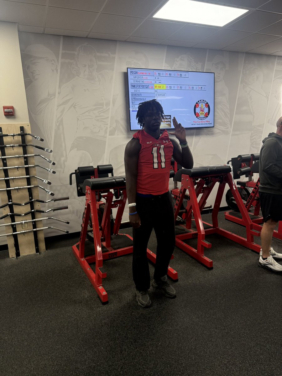 Tife Taiwo 6’2 1/2 230 edge tweet media