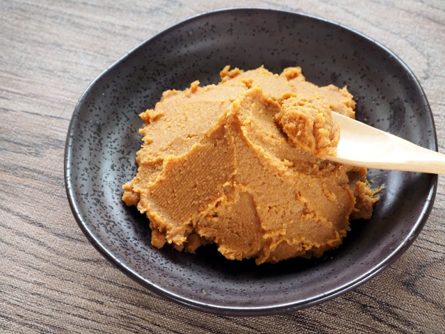 MI6_Q_'s tweet photo. おはようございます。今日は #みその日 だそうですよ。味噌には良質なたんぱく質が含まれており、食物繊維も豊富なんですよ。塩分には要注意ですけどね。最近の僕は白味噌で味噌カルボナーラを作ったり、八丁味噌で���物を作ったりしています。
#月曜日 #今週も健やかにお過ごしください https://t.co/pIQhWKeJWD