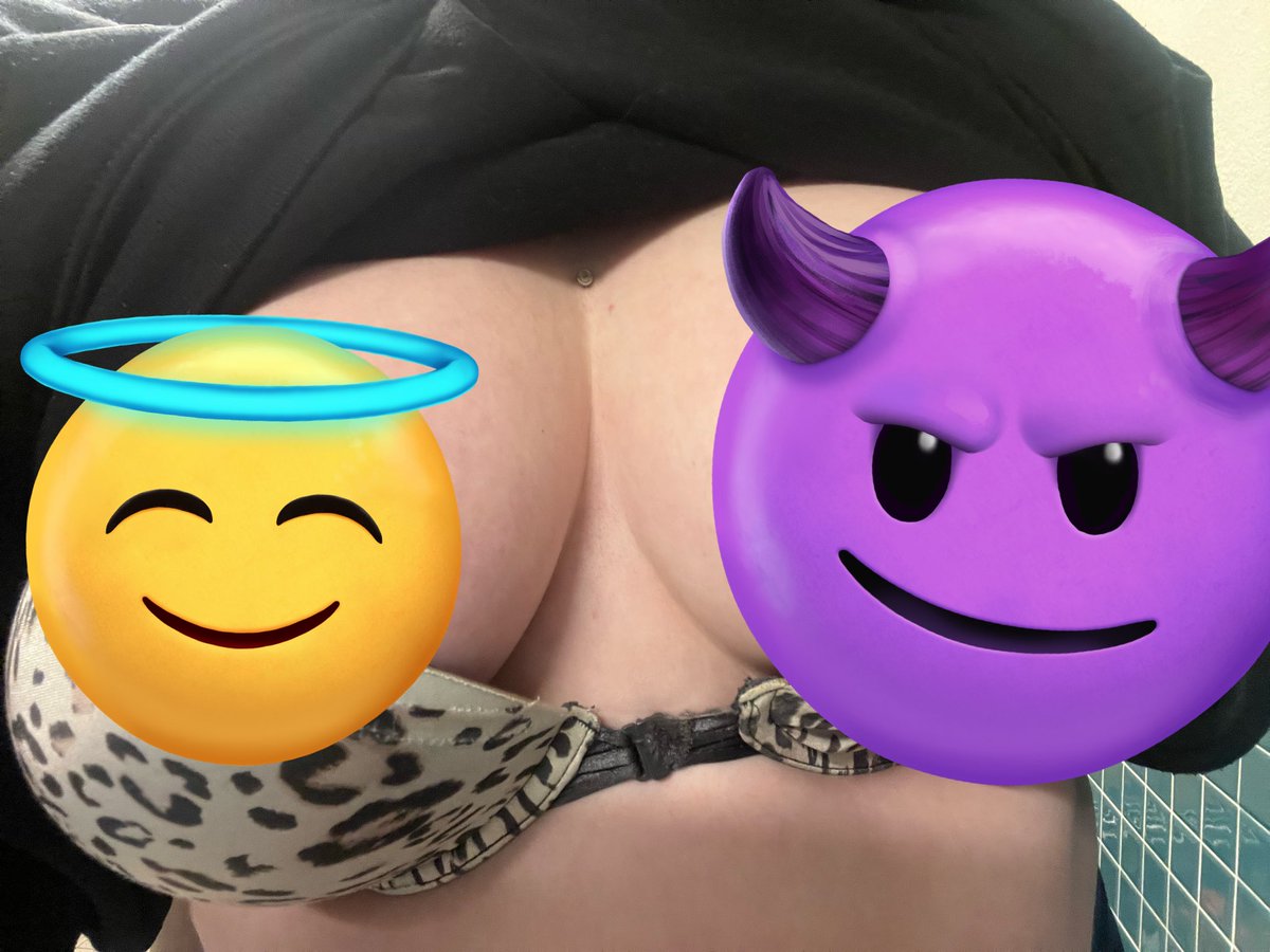 ScarletLove89's tweet photo. On my freeeeee page babes 🖤🖤 https://t.co/nQnwHCvYSf