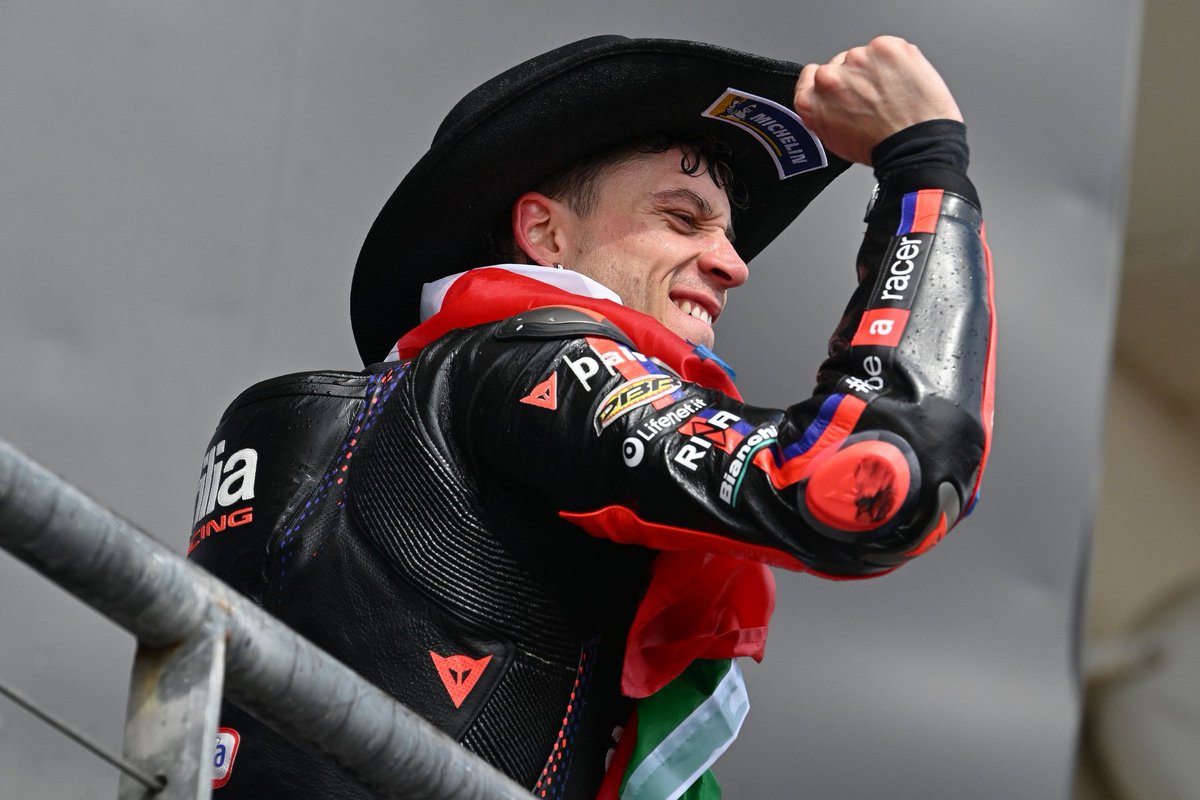 dainese's tweet image. There's no stopping Marco Bezzecchi! The @ApriliaOfficial ace claimed his 3rd win of the season at the #USGP to strengthen his lead in the #MotoGP world championship! Keep them coming Bez! #dainese