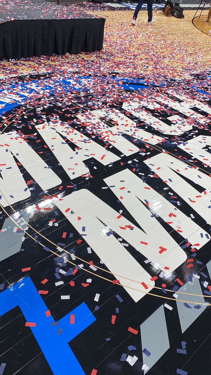 District of Buckets tweet media