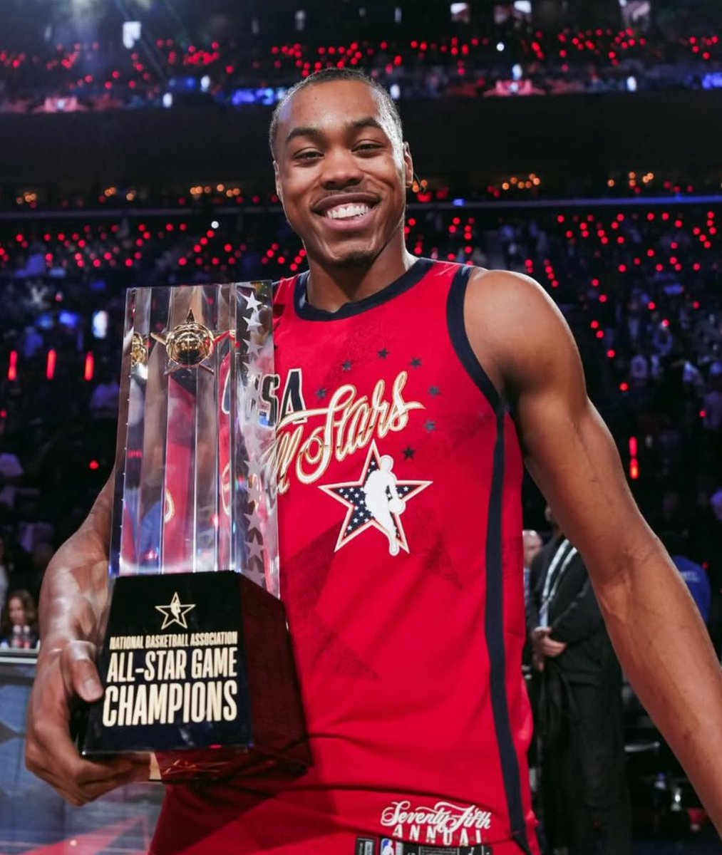 TheHoopCentral's tweet photo. Scottie Barnes over the last 4 games:

18.8 PPG
12.3 APG
6.5 RPG
2.0 SPG
1.3 BPG
63.3% FG
30.7 MPG

Elite playmaking. 🔥 https://t.co/h5rzSB8UAj