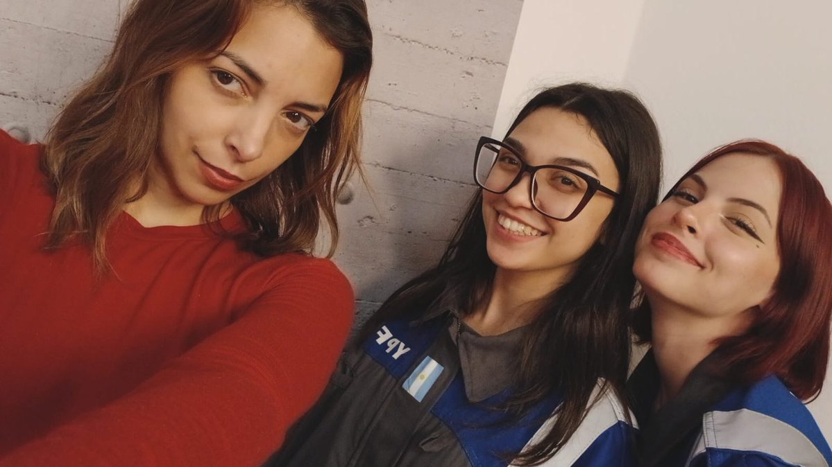 m a r i l ú tweet media