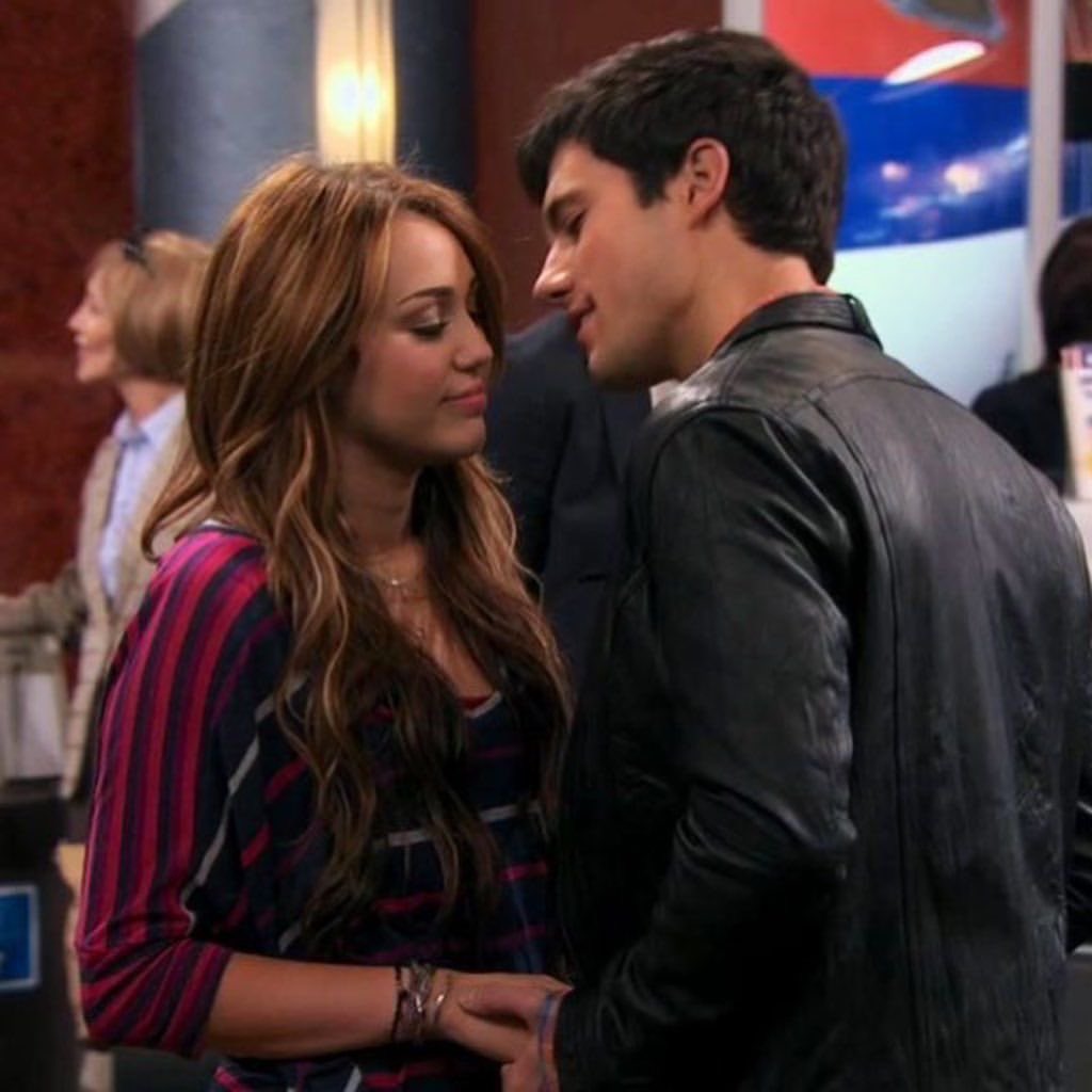 Miley Crave tweet media