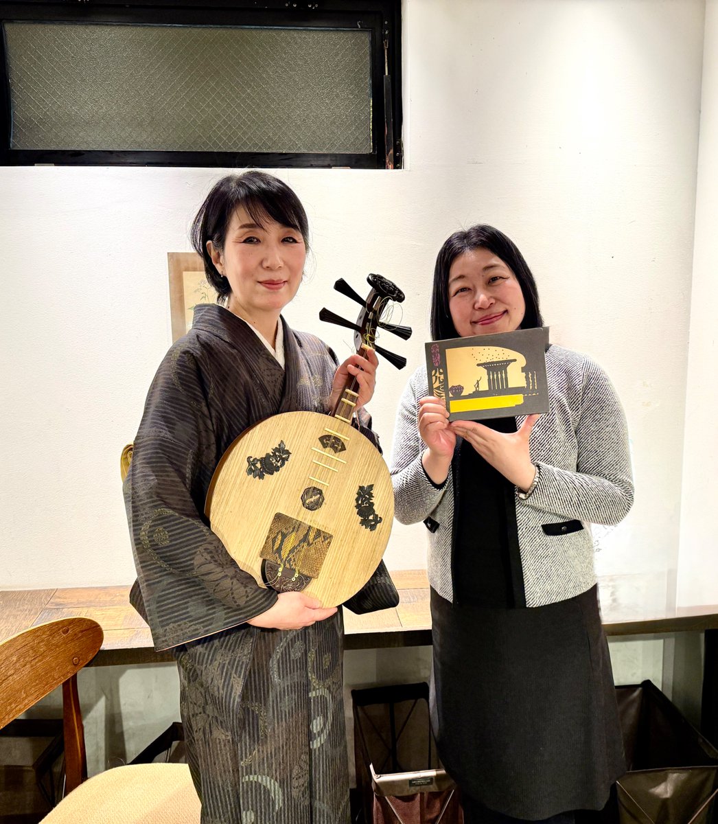 seikolute's tweet photo. 2026年3月28日（土）
東京・茗荷谷の学下コーヒーでの
朗読音楽会「ルルとミミ」公演は、
福岡から朗読の小島香奈子さんをお迎えして、
無事に終了いたしました。
ご来場のお客様、広報にご協力下さった皆様、
#学下コーヒー の店長、共演の小島さん、
どうもありがとうございました。

四国の高松や新潟からお越し下さったお客様もいらっしゃって、私共も大変おどろき、嬉しく思いました。
濃密な空間で、夢野久作の名作童話「ルルとミミ」を共有できて心より満足しております。

#夢野久作　#ルルとミミ　#朗読音楽会　#月琴