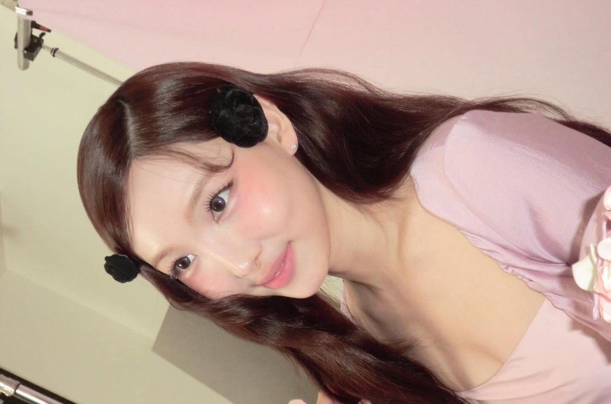 nayeon tweet media
