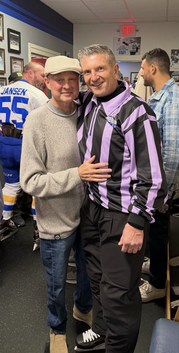 TimCPeel20's tweet image. Kelly Chase has done more for me than I could ever repay. Stood beside me when I got married. I love him like a brother! Keep fighting buddy, we need you! 💙💙@Chasenpucks39 #stlblues #Letsgoblues #NHL #PuckCancer