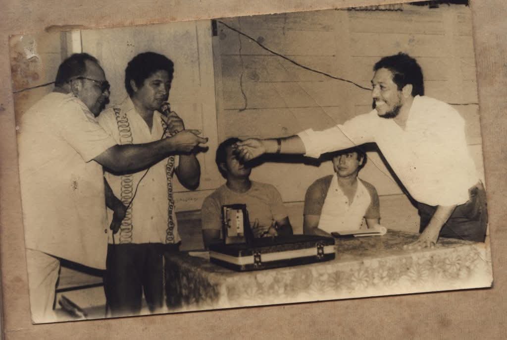 Un día como hoy, 29 de marzo en la #HistoriadeHonduras
🇭🇳1983. Asesinan al dirigente sindical Dagoberto Padilla, por parte de los escuadrones de la muerte del Estado de Honduras. 

Él afirmó unos días antes que “A mí me persiguen porque soy sindicalista y lucho por la causa de