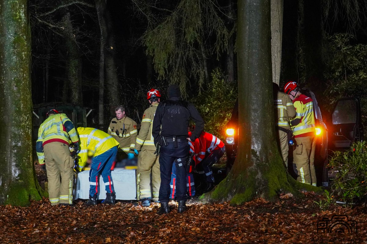 Automobilist gewond na ernstig ongeval Klein Paradijs Beekbergen